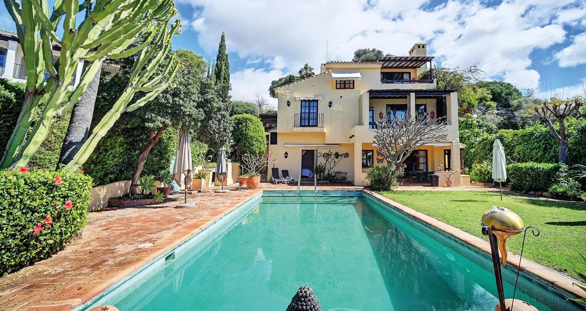 Apartment In Elegant Villa With Pool In Marbella