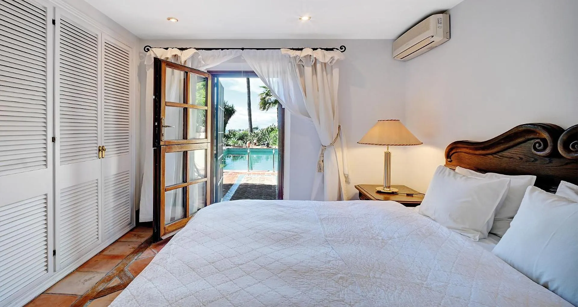 Apartment In Elegant Villa With Pool In Marbella