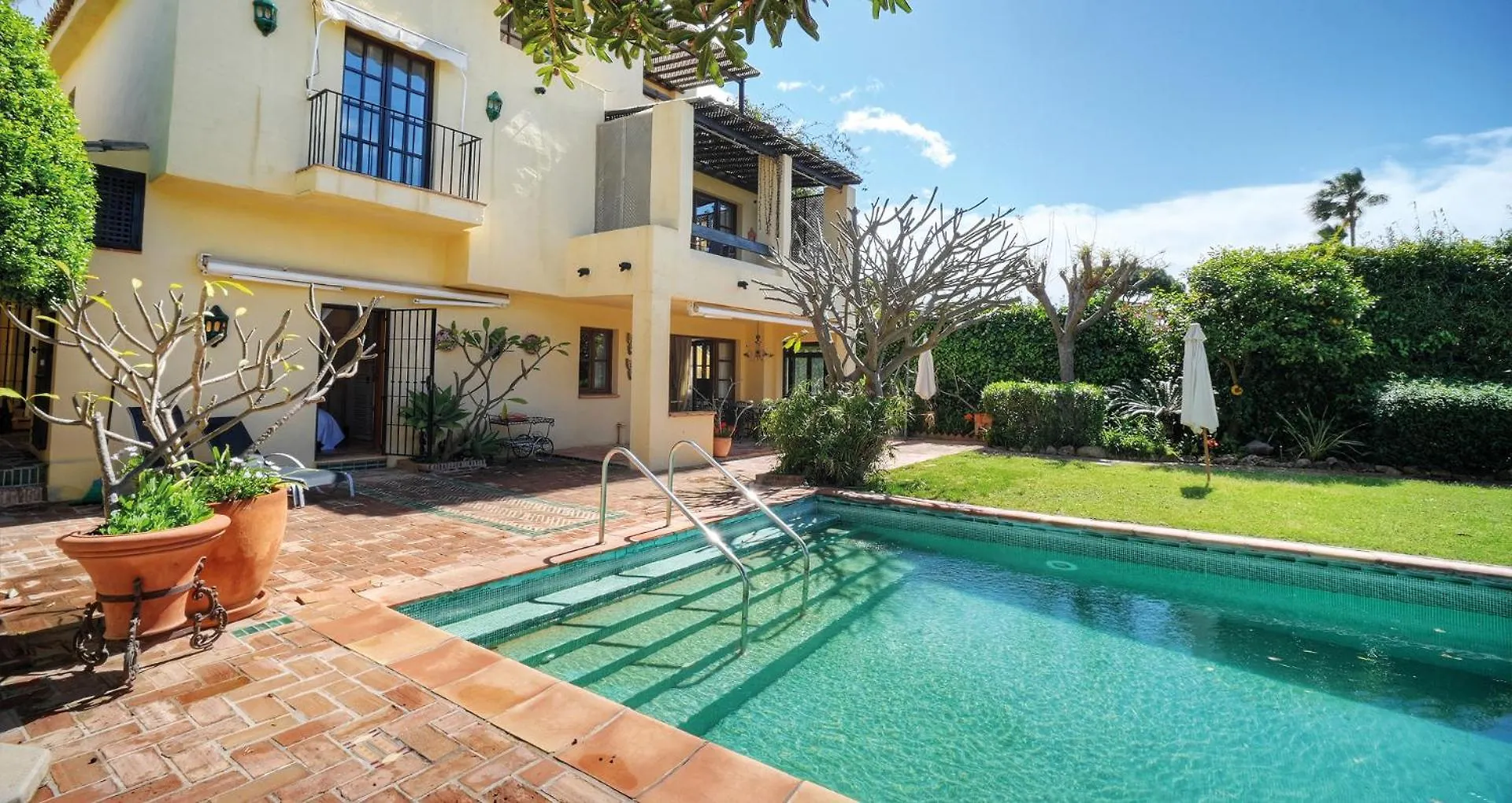 Apartment In Elegant Villa With Pool In Marbella